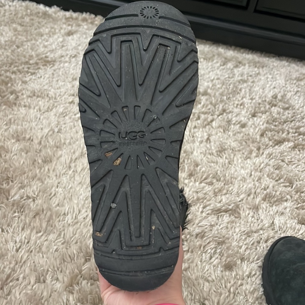 Barely Worn Bailey Bow Black Uggs - image 6